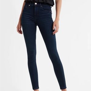 NWOT Mid Rise Dark Wash Supersoft Skinny Jeans